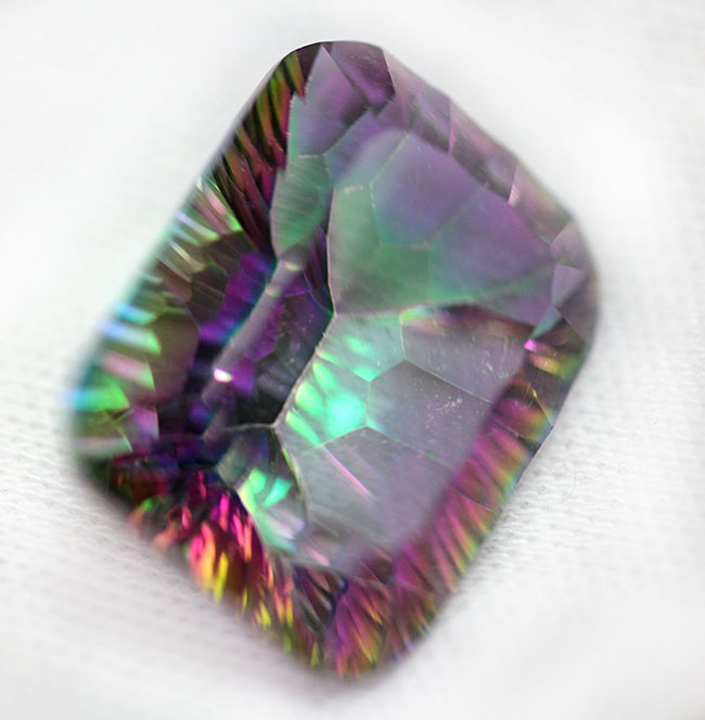 これから注目が高まるであろう、若い宝石、ミスティッククオーツ。その