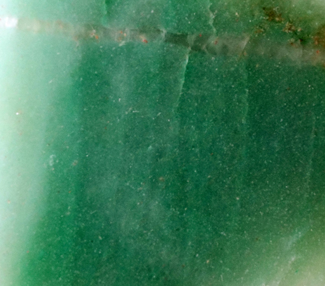 石英のバリエーション、森のような緑を呈する鉱物、アベンチュリンの大結晶（その2）