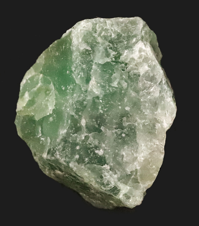 爽やかなミントグリーンを呈する、中国湖南省産天然フローライト（Fluorite）の原石（その1）