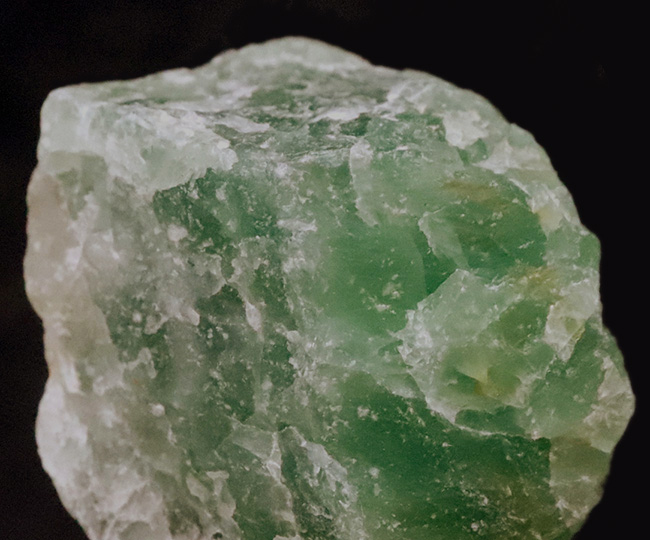 爽やかなミントグリーンを呈する、中国湖南省産天然フローライト（Fluorite）の原石（その2）