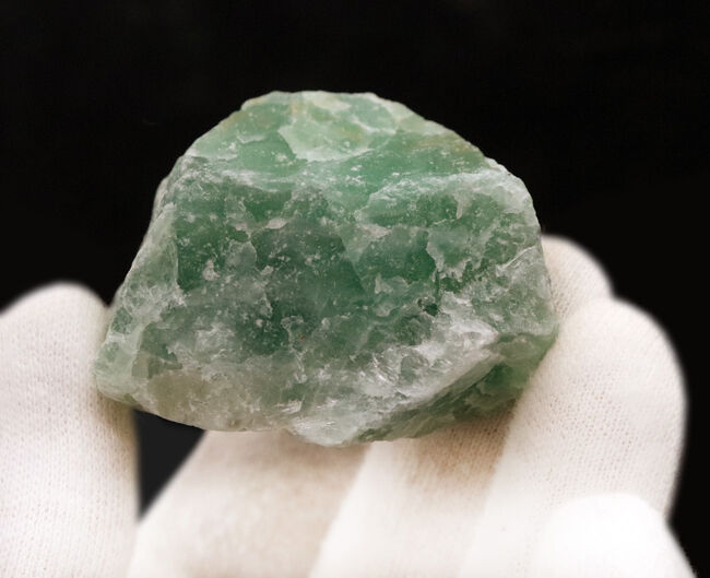爽やかなミントグリーンを呈する、中国湖南省産天然フローライト（Fluorite）の原石（その3）