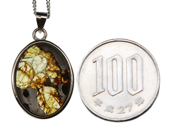 最も美しい隕石とされる、石鉄隕石、パラサイトを使ったペンダント