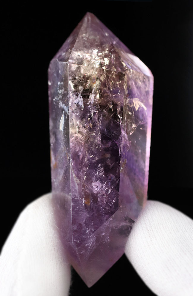 ボリビア産の天然鉱物、アメトリン（Ametrine）。シトリンとアメシストが半々含まれた珍しい標本（その1）