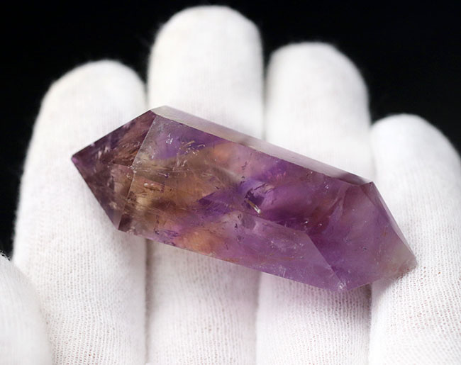 ボリビア産の天然鉱物、アメトリン（Ametrine）。シトリンとアメシストが半々含まれた珍しい標本（その2）