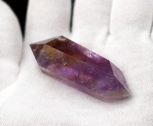 ボリビア産の天然鉱物、アメトリン（Ametrine）。シトリンとアメシストが半々含まれた珍しい標本（その3）