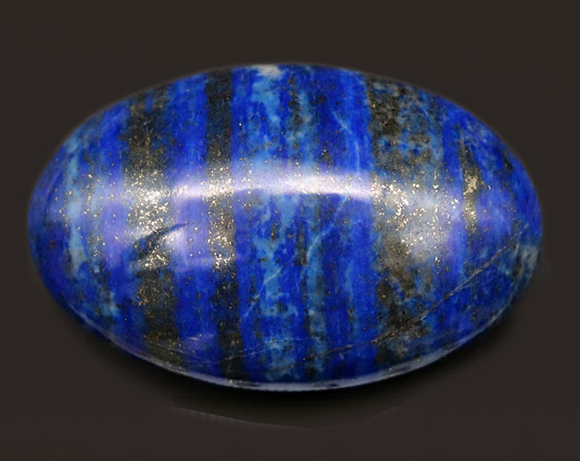 １００％ナチュラル！古代の王侯貴族が愛した、美しきブルーを呈する鉱物、ラピスラズリ（Lapis lazuli）の天然のカボションです。高品位で知られるアフガニスタン産（その1）