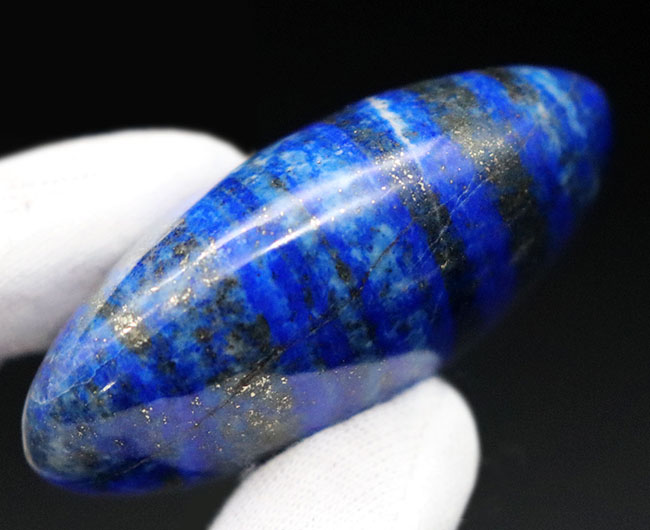 １００％ナチュラル！古代の王侯貴族が愛した、美しきブルーを呈する鉱物、ラピスラズリ（Lapis lazuli）の天然のカボションです。高品位で知られるアフガニスタン産（その5）
