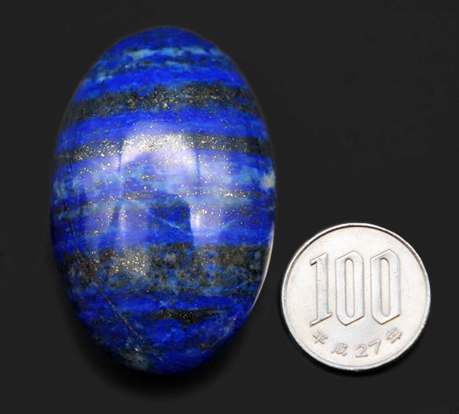 １００％ナチュラル！古代の王侯貴族が愛した、美しきブルーを呈する鉱物、ラピスラズリ（Lapis lazuli）の天然のカボションです。高品位で知られるアフガニスタン産（その9）