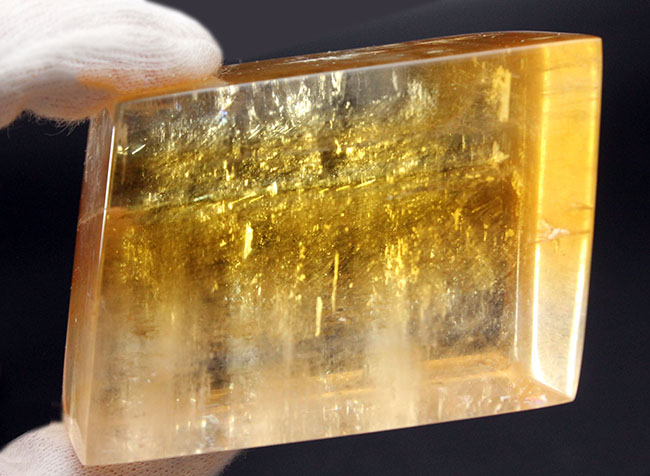 珍しい黄色の方解石の大型標本。通称、ハニーカルサイト(Calcite)(その1)