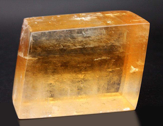 珍しい黄色の方解石の大型標本。通称、ハニーカルサイト(Calcite)(その2)