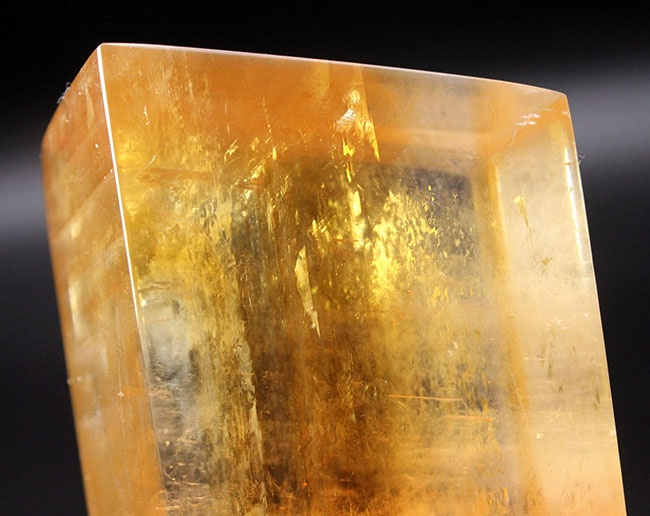 珍しい黄色の方解石の大型標本。通称、ハニーカルサイト(Calcite)(その4)