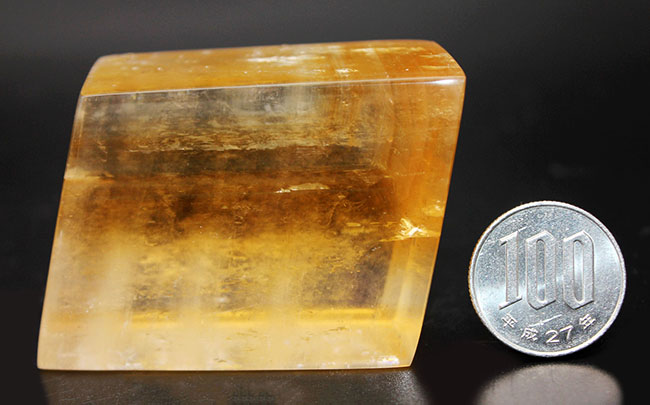 珍しい黄色の方解石の大型標本。通称、ハニーカルサイト(Calcite)(その9)