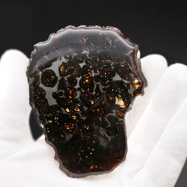 宇宙が作り出した宝石！。透明度が高い状態の良いかんらん石を多数含む、ケニア産のパラサイト隕石（本体防錆処理済み）（その6）
