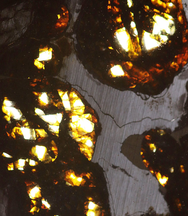 宇宙が作り出した宝石！。透明度が高い状態の良いかんらん石を多数含む、ケニア産のパラサイト隕石（本体防錆処理済み）（その8）
