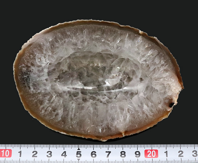 メロンの断面のよう？小物入れとしても使える、火山岩の内部に発達した石英結晶のジオード（Agate）（その6）