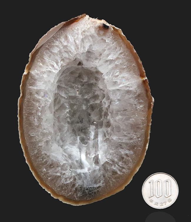 メロンの断面のよう？小物入れとしても使える、火山岩の内部に発達した石英結晶のジオード（Agate）（その7）