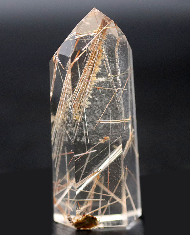 太い針（二酸化チタン）が多数含まれた立派なルチルクォーツ（Rutilated Quartz）（その1）