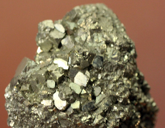 愚かの者の金(Fool's gold)、黄鉄鉱(pyrite)の結晶(その2)