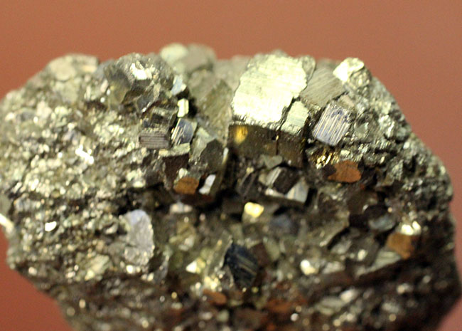愚かの者の金(Fool's gold)、黄鉄鉱(pyrite)の結晶(その4)