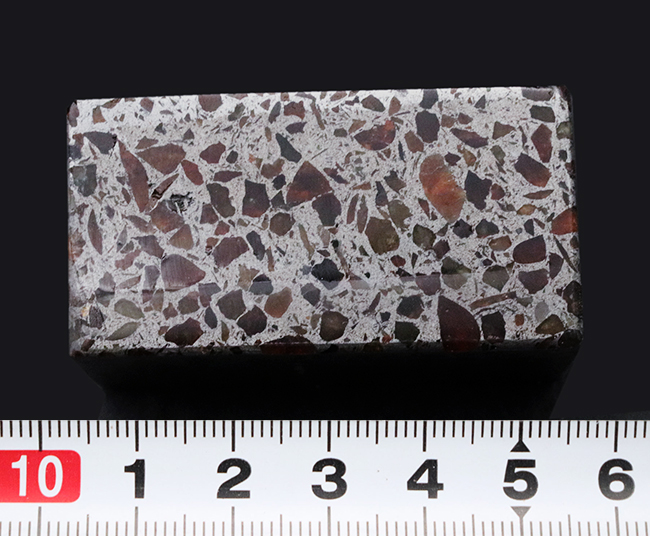 大人気！贅沢なキューブ型にカットされた、ケニア産の美しきパラサイト隕石。１４９グラム！（その7）