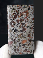大人気！贅沢なキューブ型にカットされた、ケニア産の美しきパラサイト隕石。１４９グラム！