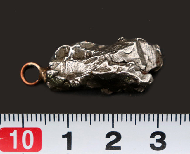 世界的に名の知れた鉄隕石、カンポ・デル・シエロ（Campo del Cielo）を使ったペンダントトップ（シルバーチェーン、高級ジュエリーケース付き）（その5）