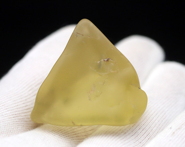 超高温が作り出した芸術、リビア砂漠で発見された隕石の副産物