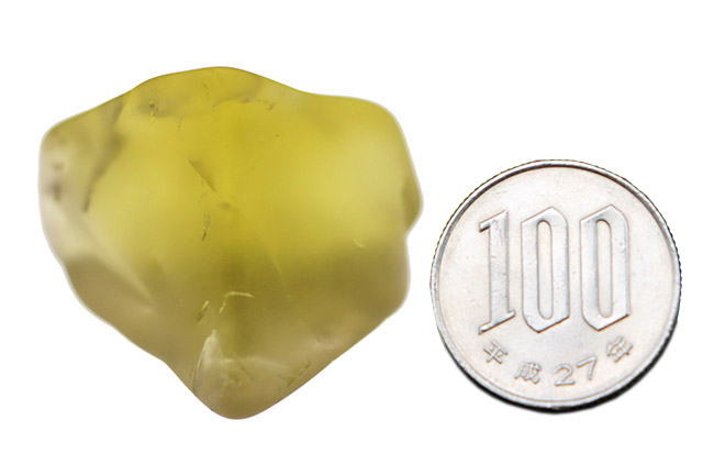 超高温が作り出した芸術、リビア砂漠で発見された隕石の副産物