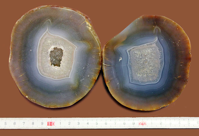 グレイッシュブルーが渋い、大きな岩石のボール。迫力のブラジル産メノウ（Agate）（その8）