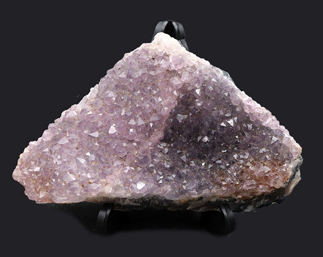 絨毯のごとき結晶成長!古来より王侯貴族に愛されてきたアメシスト(Amethyst)の原石(その2)