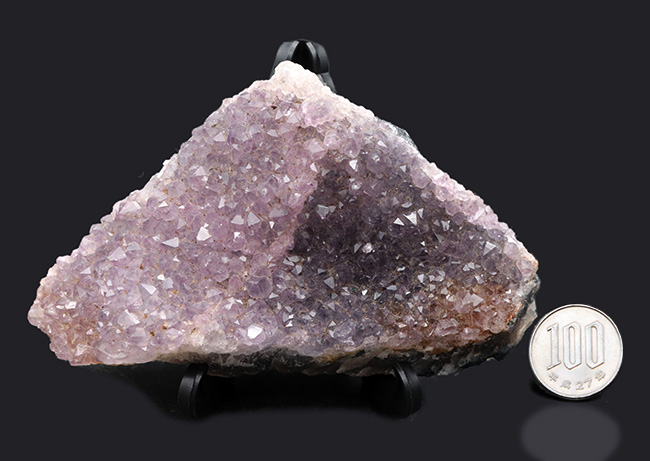 絨毯のごとき結晶成長!古来より王侯貴族に愛されてきたアメシスト(Amethyst)の原石(その7)