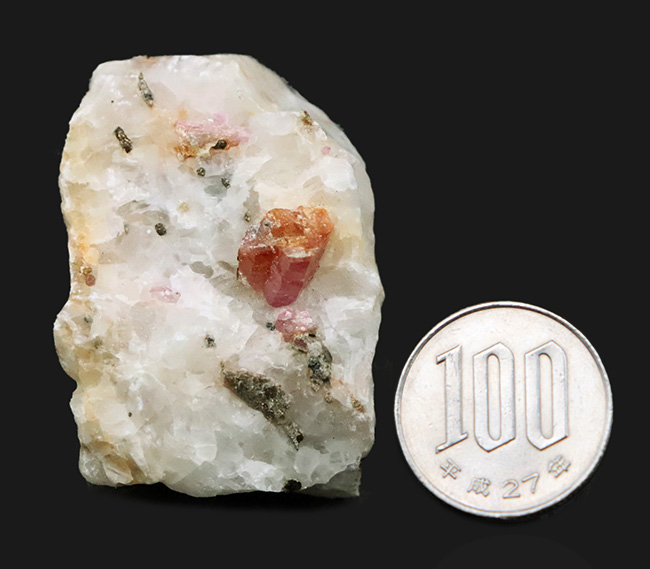 書斎の傍らに飾ってみませんか？天然ルビー（Ruby）の原石（その6）