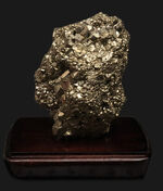 愚か者の金と言わないで！金塊ならぬ、黄鉄鉱の塊。ペルー産のパイライト（pyrite）の台座付き標本