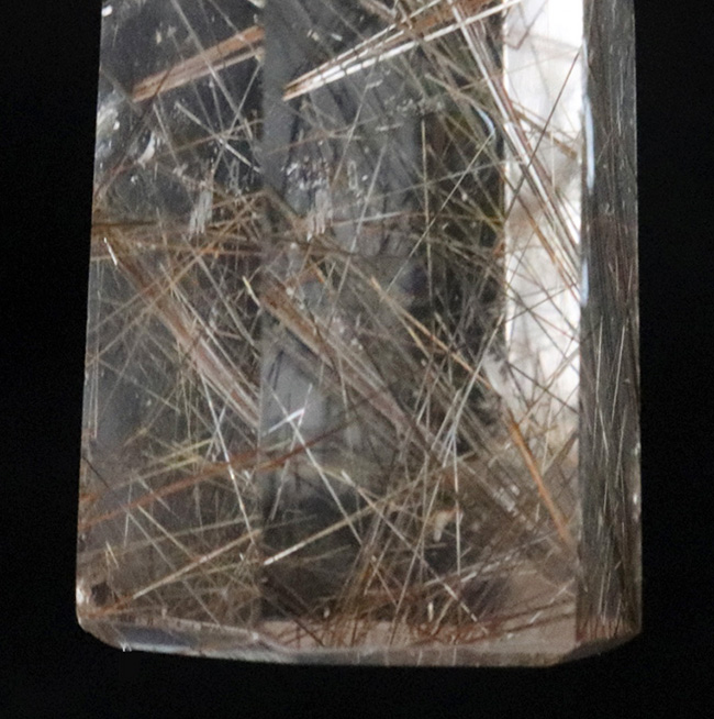 天使の髪の毛」抜群の透明度！見事な針状結晶を確認できる