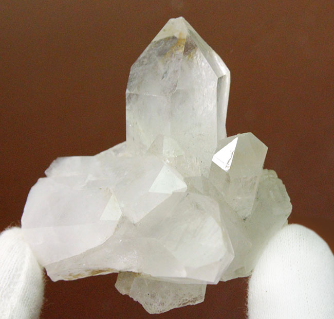 ナチュラル、鉱物コレクションの基本の「き」ともいうべき無色透明の石英結晶、水晶のクラスター標本。（その2）