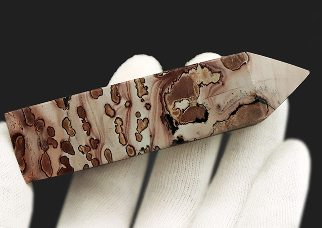 見るたびに想像力が膨らむ、山水画のような味わいを持つ、ピクチャージャスパー(Jasper)のオベリスク型標本(その5)