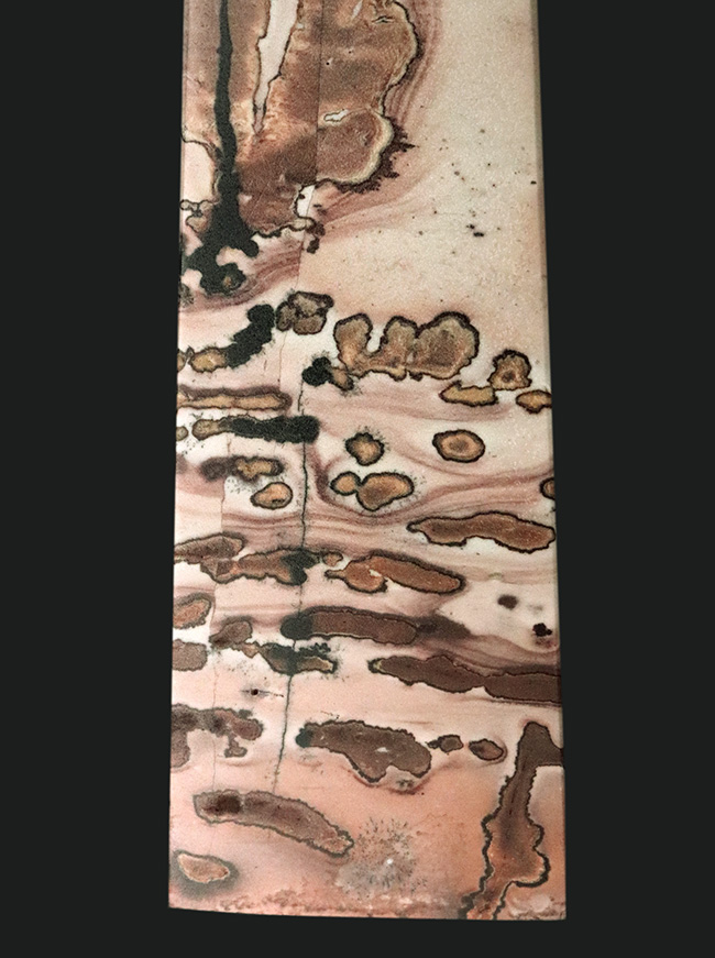 見るたびに想像力が膨らむ、山水画のような味わいを持つ、ピクチャージャスパー(Jasper)のオベリスク型標本(その8)