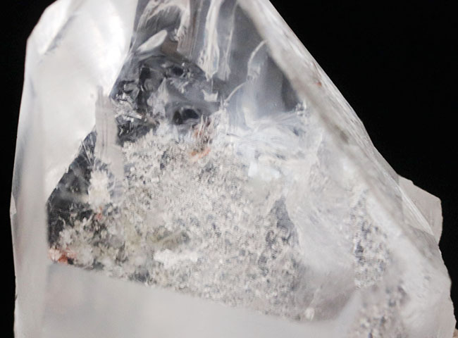 氷のような味わいが面白い！立派に成長したナチュラルな水晶（石英結晶