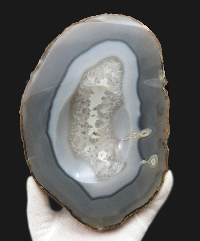 小物入れとしても、スタンドを用いて展示用としても!ブラジル産の縞瑪瑙(Agate)(その1)