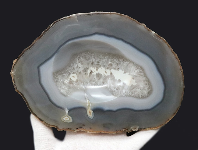 小物入れとしても、スタンドを用いて展示用としても!ブラジル産の縞瑪瑙(Agate)(その2)