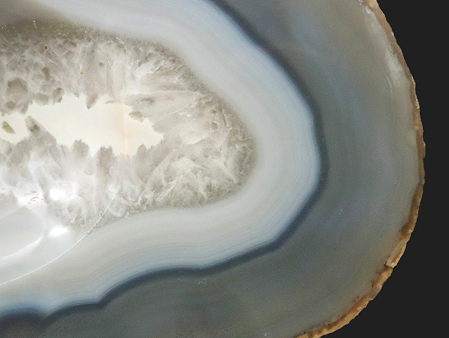 小物入れとしても、スタンドを用いて展示用としても!ブラジル産の縞瑪瑙(Agate)(その4)
