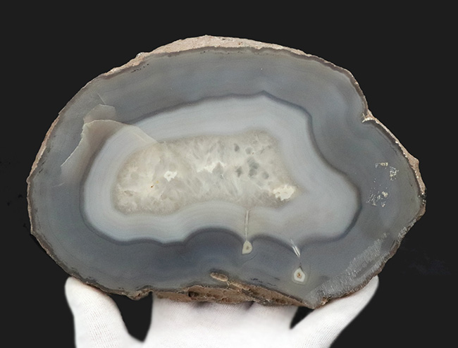 小物入れとしても、スタンドを用いて展示用としても!ブラジル産の縞瑪瑙(Agate)(その6)