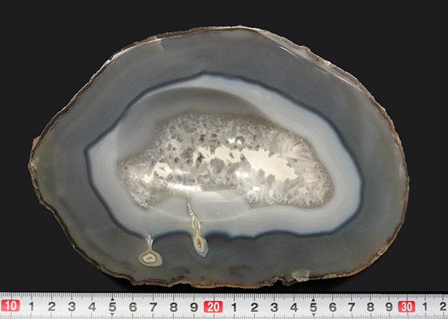 小物入れとしても、スタンドを用いて展示用としても!ブラジル産の縞瑪瑙(Agate)(その8)