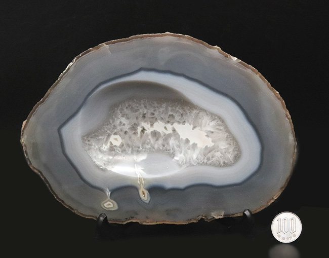 小物入れとしても、スタンドを用いて展示用としても!ブラジル産の縞瑪瑙(Agate)(その9)