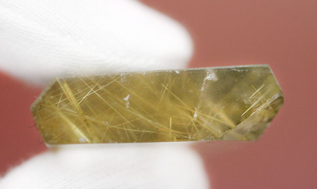 希少マダガスカル産ゴールデンルチルクオーツの天然結晶（その7）