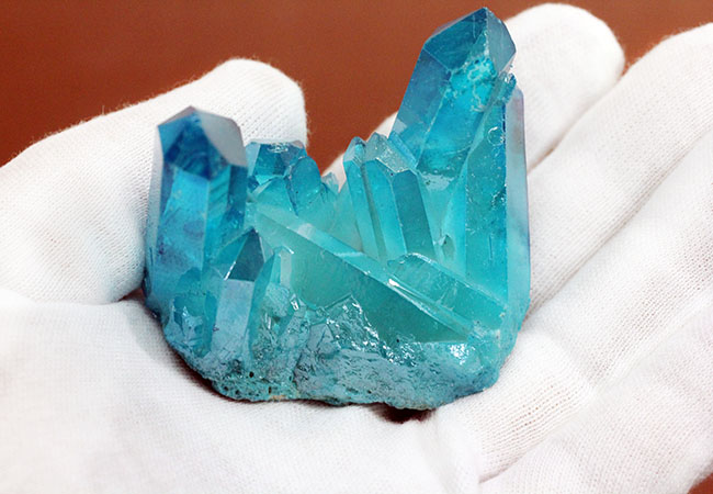 鉱物鑑賞の新たな楽しみが味わえる、チタンコーティングされた