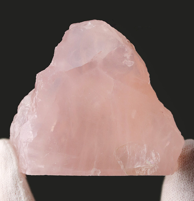 美しいピンク色を呈する、典型的なローズクォーツ(rose quartz)。幻想的な味わいをお楽しみください。(その5)