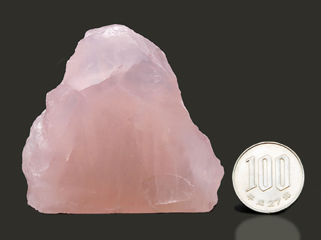 美しいピンク色を呈する、典型的なローズクォーツ(rose quartz)。幻想的な味わいをお楽しみください。(その8)