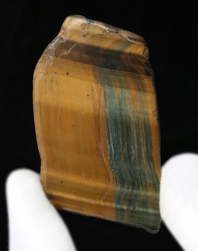 南アフリカ産タイガーアイ（Tiger's eye）／ブルーとブラウンが混在する薄板状標本、幾重にも重なる縞とシャトヤンシーにご注目（その2）