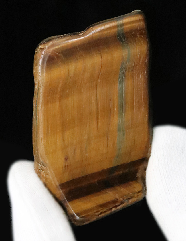 南アフリカ産タイガーアイ（Tiger's eye）／ブルーとブラウンが混在する薄板状標本、幾重にも重なる縞とシャトヤンシーにご注目（その3）